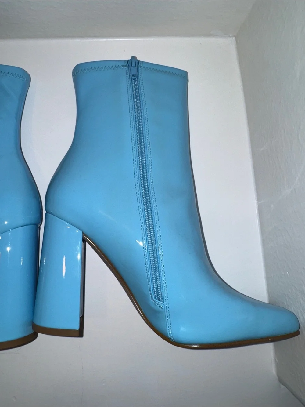 🔥NEW STEVE MADDEN Lynden Patent Ankle Boots SKY  Size 9